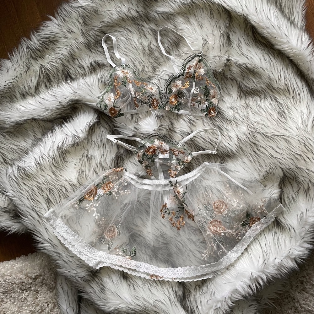 Adorable Fairy Nymph Floral Embroidered Lingerie - Picture 7 of 8